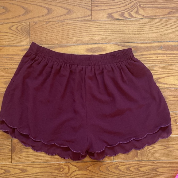 Gypsy Warrior maroon women’s shorts size medium layered with scalloped hem. - Picture 2 of 10